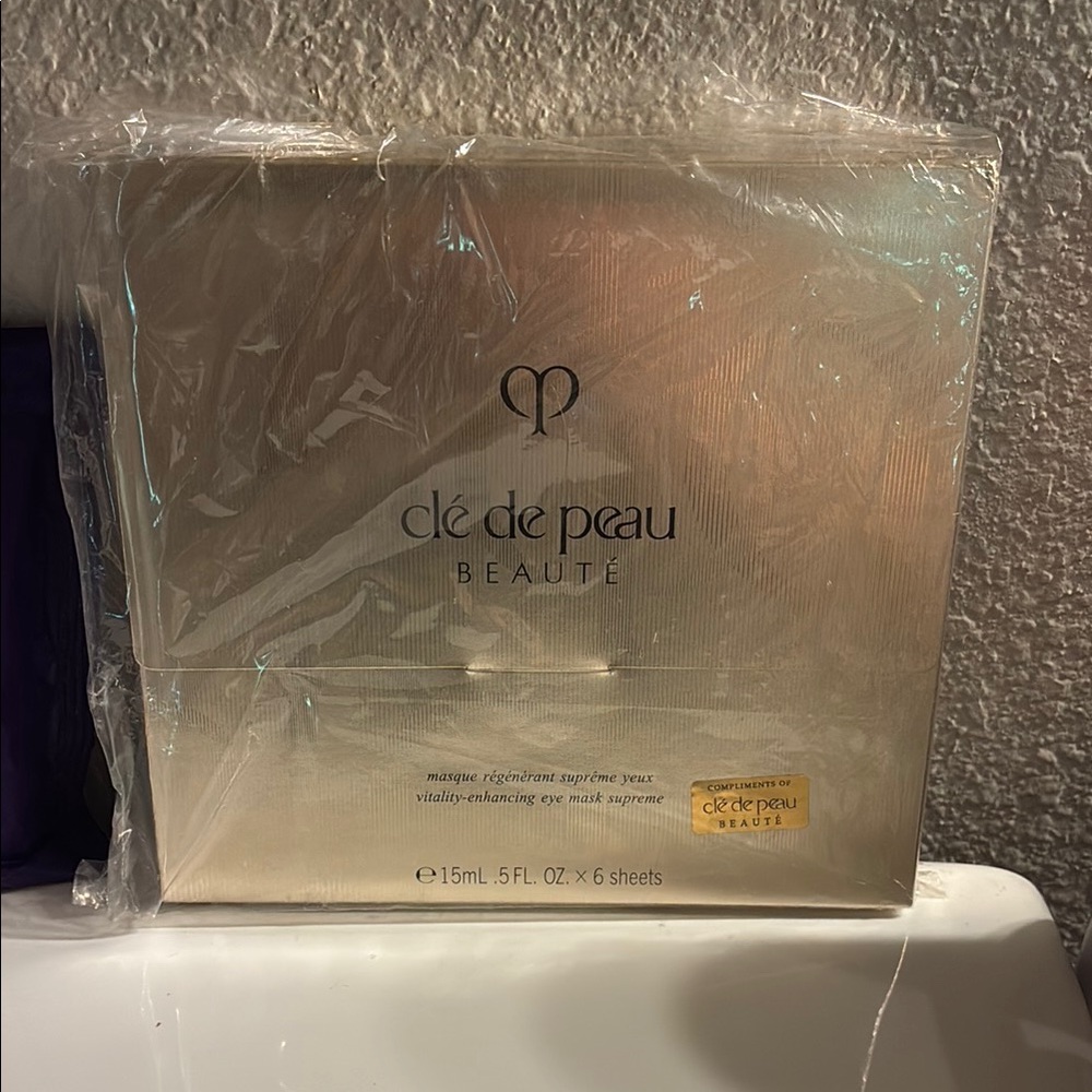 Clé de Peau Beauté Vitality Enhancing Eye Mask